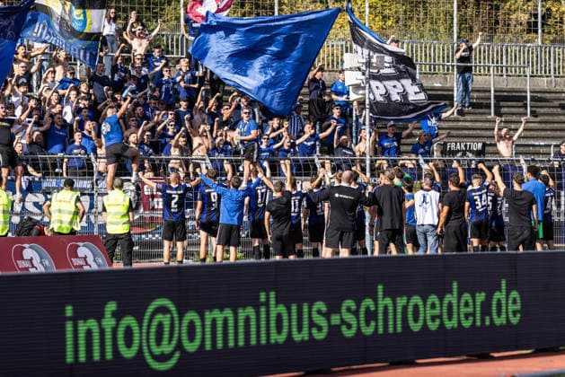 SSV Ulm 1846 Soccer vs. SV Eintracht Trier, Soccer, Regionalliga Southwest, Matchday 9, Donaustadion Ulm, September 26, 2026. The SV Eintracht Trier team celebrates an away victory with fans in the visitors section. SSV Ulm 1846 Soccer vs. SV Eintracht Trier, Soccer, Regionalliga Southwest, Matchday 9, Donaustadion Ulm, September 26, 2026. Photo by Lucca Fundel. Ulm, Donaustadion, Baden-Württemberg, Germany