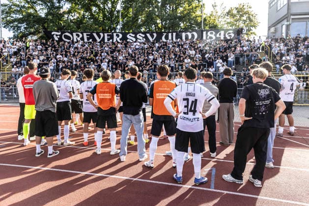SSV Ulm 1846 Soccer vs. SV Eintracht Trier, Soccer, Regionalliga Southwest, Matchday 9, Donaustadion Ulm, September 26, 2026. The SSV Ulm 1846 soccer team in front of SSV Ulm 1846 fans in Section D after the end of the match between SSV Ulm 1846 and SV Eintracht Trier, soccer, Regionalliga Southwest, Matchday 9, Donaustadion Ulm, September 26, 2026. Photo by Lucca Fundel, Ulm Donaustadion, Baden-Württemberg, Germany