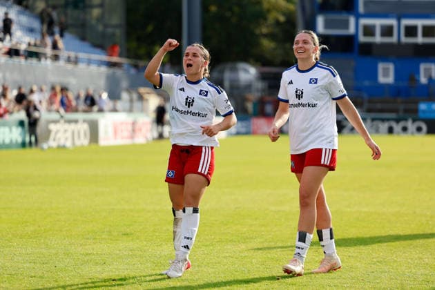 Soccer I Women’s Soccer I 2026–2027 Season I DFB Cup I SV Meppen vs. Hamburger SV I September 26, 2026 Leila Peneau 15, Hamburger SV celebrates with fans after their victory in the first round of the DFB Cup at the Meppen Hänsch Arena in Lower Saxony, Germany Copyright: xLobeca CedricxSiefkerx