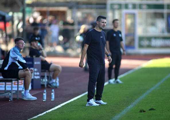 Soccer, Men s, Bavarian Regional League, 2026–2027 Season, SV Wacker Burghausen vs. TSV 1860 Munich, flatbuy Stadium on Liebigstraße; Alper Kayabunar, coach of TSV 1860 Munich, standing on the sideline