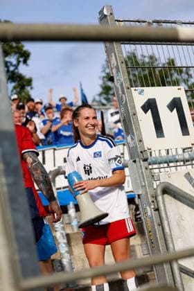 Soccer I Women’s I 2026–2027 Season I DFB Cup I SV Meppen vs. Hamburger SV I September 26, 2026 Pauline Machtens, 28, Hamburger SV celebrates after winning the first round of the DFB Cup, grabbing the megaphone and celebrating with fans and players at Meppen’s Hänsch Arena in Lower Saxony, Germany Copyright: xLobeca CedricxSiefkerx