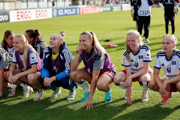 Soccer I Women s I 2026–2027 Season I DFB Cup I SV Meppen vs. Hamburger SV I September 26, 2026 Nikola Karczewska, 20, Hamburger SV and her teammates celebrate their victory after the first round of the DFB Cup against SV Meppen at the Hänsch Arena in Meppen, Lower Saxony, Germany Copyright: xLobeca CedricxSiefkerx