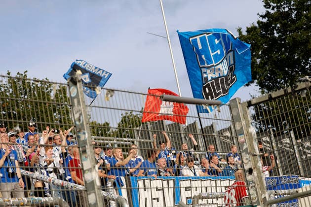 Soccer I Women s I 2026–2027 Season I DFB Cup I SV Meppen vs. Hamburger SV I September 26, 2026 Hamburger SV fans after their victory in the first round of the DFB Cup at the Meppen Hänsch Arena in Lower Saxony, Germany Copyright: xLobeca CedricxSiefkerx