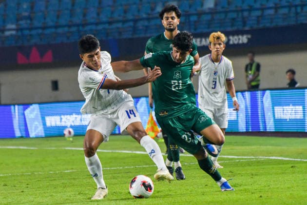 Thailand v Pakistan - FIFA ASEAN CUP 2026 Thai national team, Nationalteam player Poeiphimai Teerasak (left) competes for the ball with Pakistani national team player Zeb Haris (right) during the 2026 FIFA ASEAN Cup at Si Jalak Harupat Stadium in Bandung, West Java, Indonesia, on September 26, 2026. The Thai national team defeated the Pakistani national team 4-0. BANDUNG West Java Indonesia  Copyright: xKhairizalxMarisx originalFilename:maris-fifaasea260926_npeX5.jpg