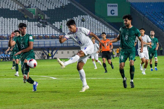 Thailand v Pakistan - FIFA ASEAN CUP 2026 Thai national team, Nationalteam player Poeiphimai Teerasak (center) competes for the ball with a Pakistani national team player during the 2026 FIFA ASEAN Cup at Si Jalak Harupat Stadium in Bandung, West Java, Indonesia, on September 26, 2026. The Thai national team defeated the Pakistani national team 4-0. BANDUNG West Java Indonesia  Copyright: xKhairizalxMarisx originalFilename:maris-fifaasea260926_npfuH.jpg