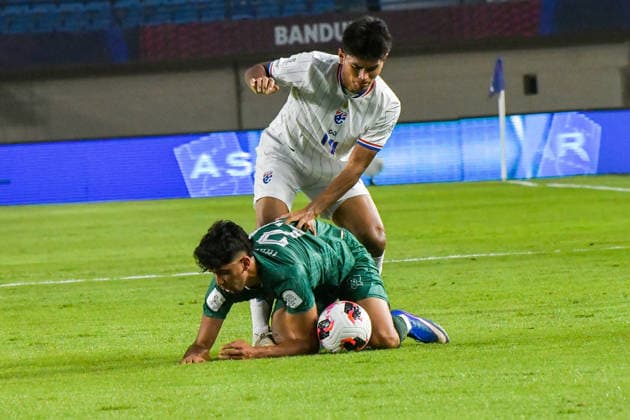 Thailand v Pakistan - FIFA ASEAN CUP 2026 Thai national team, Nationalteam player Poeiphimai Teerasak (center up) competes for the ball with a Pakistani national team player during the 2026 FIFA ASEAN Cup at Si Jalak Harupat Stadium in Bandung, West Java, Indonesia, on September 26, 2026. The Thai national team defeated the Pakistani national team 4-0. BANDUNG West Java Indonesia  Copyright: xKhairizalxMarisx originalFilename:maris-fifaasea260926_npiRo.jpg