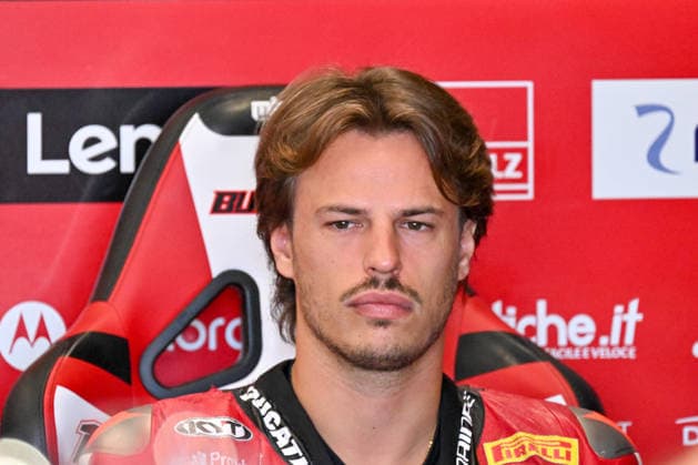 WorldSBK EICMA Italian Round - Friday Nicolo Bulega of Italy, riding for Aruba.it Racing - Ducati on a Ducati Panigale V4R, waits in a box during the FIM SBK Motul World Championship, WM, Weltmeisterschaft 2026 - Round 10 - EICMA Italian Round Grand Prix at the Cremona International Circuit Angelo Bergamonti in San Martino del Lago, Cremona, Italy, on September 26, 2026. San Martino del Lago Cremona Italy  Copyright: xRobertoxTommasinix originalFilename:tommasini-fimsbkwo260926_npE6i.jpg