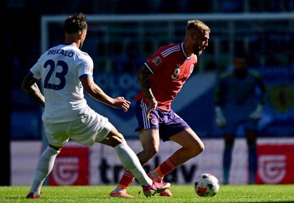 Oliver McBurnie of Scotland in action against David Brekalo of Slovenia Slovenia v Scotland, UEFA Nations League, Football, Stadion Stozice, Ljubljana, Slovenia - 26 Sep 2026Ljubljana Stadion Stozice Australia  Copyright: xNikolaxKrstic Shutterstockx 17170707n