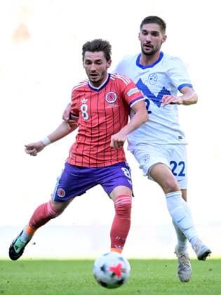 Billy Gilmour of Scotland in action against Adam Gnezda Cerin of Slovenia Slovenia v Scotland, UEFA Nations League, Football, Stadion Stozice, Ljubljana, Slovenia - 26 Sep 2026Ljubljana Stadion Stozice Australia  Copyright: xNikolaxKrstic Shutterstockx 17170707bq