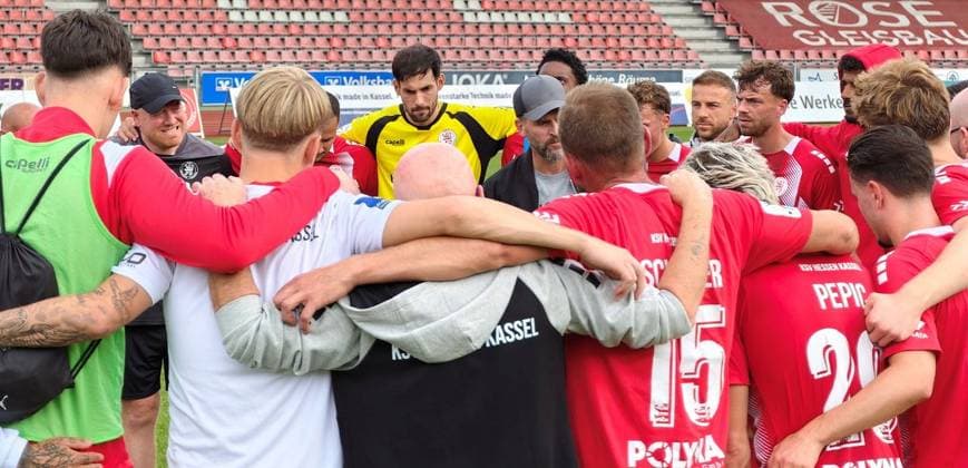 September 26, 2026 xkhx Kassel, Auestadion, Regionalliga Southwest, 2026–2027 Season, KSV Hessen Kassel vs. FSV Mainz 05 II, Coach Rene Klingbeil, KSV Hessen Kassel with the team after the game