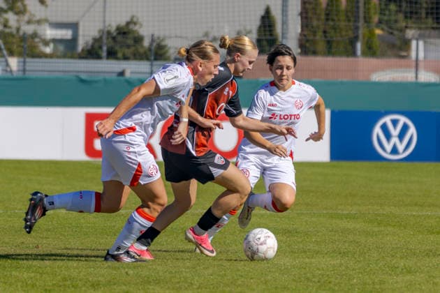 Ingolstadt, Germany, September 26, 2026, 2026–2027 DFB Women’s Cup, First Round: FC Ingolstadt 04 0–1 FSV Mainz 05. Pictured from left, in a tackle: Johanna Berg (FSV) and Teresa Fritzberg (FCI). DFL and DFB regulations prohibit any use of photographs as image sequences and or quasi-video. ESV Stadion Bayern Copyright: xFotostandx xSchäferx