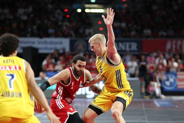 Duane Washington Jr., FC Bayern Basketball, 04, with Sam Griesel, Alba Berlin, 05, GER, FC Bayern Basketball vs. Alba Berlin, Basketball, easycredit Basketball Bundesliga, Matchday 23, 2026–2027 Season, September 26, 2026, GER, FC Bayern Basketball vs. Alba Berlin, Basketball, easycredit Basketball Bundesliga, Matchday 23, 2026–2027 Season, September 26, 2026, Munich Copyright: xEibner-Pressefoto JennixMaulx EP_JML