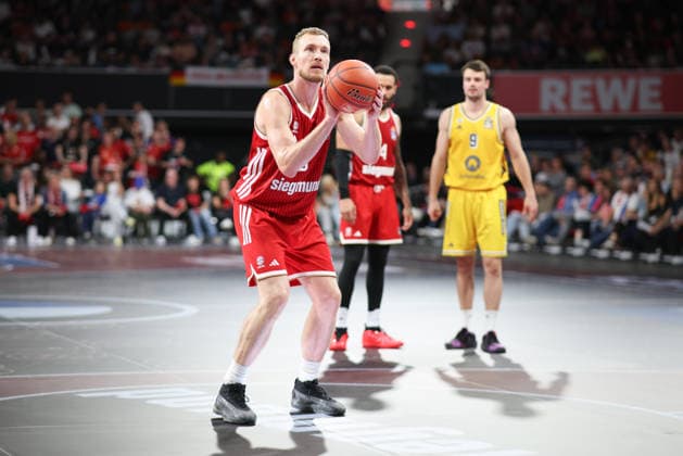 Niels Giffey, FC Bayern Basketball, No. 05 at the free-throw line, GER, FC Bayern Basketball vs. Alba Berlin, Basketball, easycredit Basketball Bundesliga, Matchday 23, 2026–2027 Season, September 26, 2026, GER, FC Bayern Basketball vs. Alba Berlin, Basketball, easycredit Basketball Bundesliga, Matchday 23, 2026–2027 season, September 26, 2026, Munich Copyright: xEibner-Pressefoto JennixMaulx EP_JML