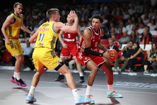Miles Norris, FC Bayern Basketball, 00, with the ball, with Joe Wieskamp, Alba Berlin, 11, GER, FC Bayern Basketball vs. Alba Berlin, Basketball, easycredit Basketball Bundesliga, Matchday 23, 2026–2027 Season, September 26, 2026, GER, FC Bayern Basketball vs. Alba Berlin, Basketball, easycredit Basketball Bundesliga, Matchday 23, 2026–2027 season, September 26, 2026, Munich Copyright: xEibner-Pressefoto JennixMaulx EP_JML