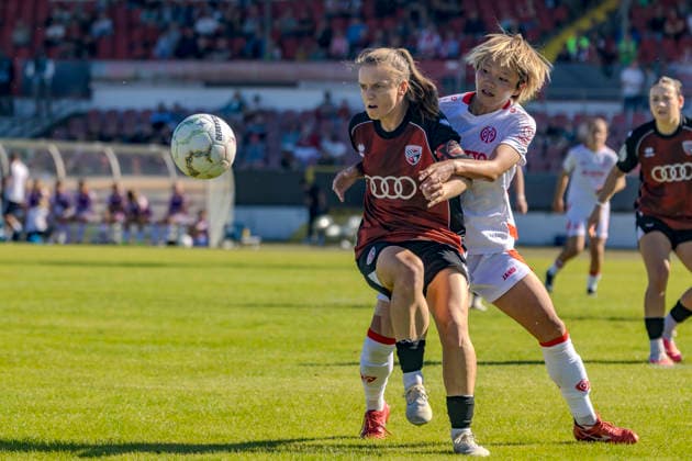 Ingolstadt, Germany, September 26, 2026, 2026–2027 DFB Women’s Cup, First Round: FC Ingolstadt 04 0–1 FSV Mainz 05. Pictured from left: Stefanie Reischmann (FCI) and Suguri Hashitani (FSV) in a tackle. DFL and DFB regulations prohibit any use of photographs as image sequences and or quasi-video. ESV Stadion Bayern Copyright: xFotostandx xSchäferx