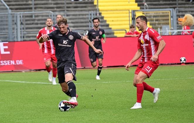September 26, 2026 xkhx Kassel, Auestadion, Regionalliga Southwest, 2026–2027 Season, KSV Hessen Kassel vs. FSV Mainz 05 II, Smail Kadrijaj (FSV Mainz 05 II) vs. Cemal Kaymaz, 24, Hessen Kassel