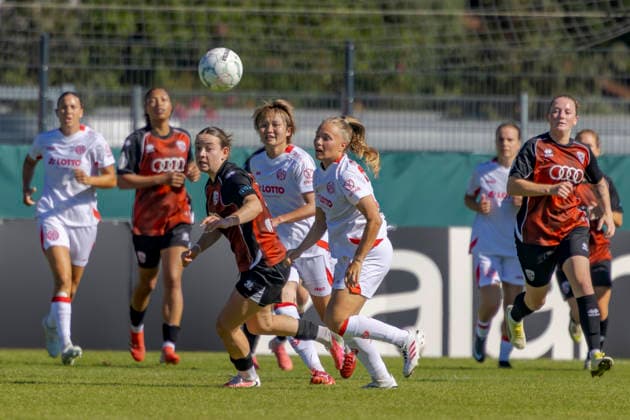 Ingolstadt, Germany, September 26, 2026, 2026–2027 DFB Women’s Cup, First Round: FC Ingolstadt 04 0–1 FSV Mainz 05. Pictured, second from left: Lara Martin of FSV Mainz 05 battling for the ball. DFL and DFB regulations prohibit any use of photographs as image sequences and or quasi-video at the ESV Stadion Bayern Copyright: xFotostandx xSchäferx