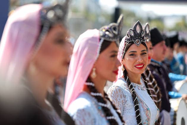BAKU, AZERBAIJAN - SEPTEMBER 26: Azerbaijani dancer prior to the F1 Grand Prix of Azerbaijan at Baku City Circuit on September 26, 2026 in Baku, Azerbaijan. (Photo by Qian Jun SPP-Paddocker) Copyright: xQianxJun SPP-Paddockerx Sportspressphoto_SPR240090