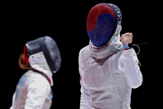 Asian Games Aichi Nagoya 2026 in Nagoya, Japan Team Republic of Korea (R) in action at the 20th Asian Games Aichi Nagoya 2026 women s gold medal fencing match between Republic of Korea VS Japan at the Aichi Sky Expo Hall in Nagoya, Japan, on September 26th, 2026. Nagoya Japan  Copyright: xMatrixxImagesx xSimonxBonnyx