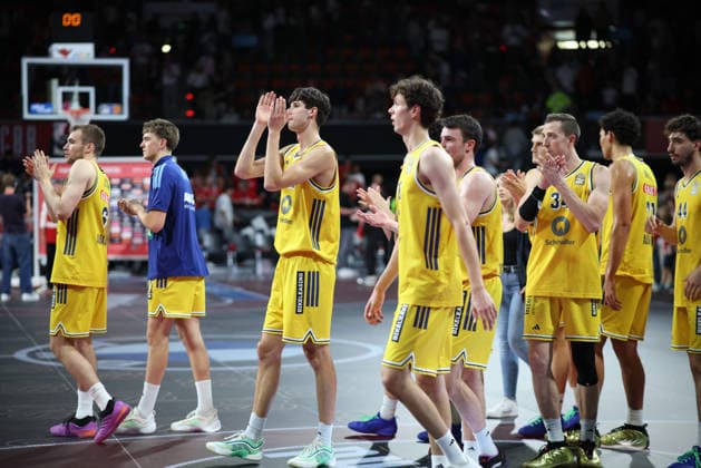 The disappointed Alba Berlin players after the game, GER, FC Bayern Basketball vs. Alba Berlin, Basketball, easycredit Basketball Bundesliga, Matchday 23, 2026–2027 season, September 26, 2026, GER, FC Bayern Basketball vs. Alba Berlin, Basketball, easycredit Basketball Bundesliga, Matchday 23, 2026–2027 season, September 26, 2026, Munich Copyright: xEibner-Pressefoto JennixMaulx EP_JML