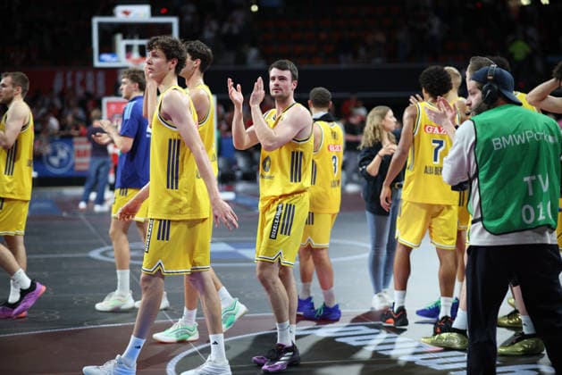 The disappointed Alba Berlin players after the game, GER, FC Bayern Basketball vs. Alba Berlin, Basketball, easycredit Basketball Bundesliga, Matchday 23, 2026–2027 season, September 26, 2026, GER, FC Bayern Basketball vs. Alba Berlin, Basketball, easycredit Basketball Bundesliga, Matchday 23, 2026–2027 season, September 26, 2026, Munich Copyright: xEibner-Pressefoto JennixMaulx EP_JML