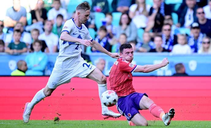 Andy Robertson of Scotland in action against Jan Kamencnik of Slovenia Slovenia v Scotland, UEFA Nations League, Football, Stadion Stozice, Ljubljana, Slovenia - 26 Sep 2026Ljubljana Stadion Stozice Australia  Copyright: xNikolaxKrstic Shutterstockx 17170707ch