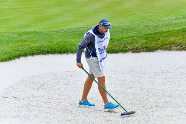 GOLF : FedEx Open de France - 26 09 26 Illustration de Caddie GuyancourtFrance  Copyright: xBaptistexAutissierx