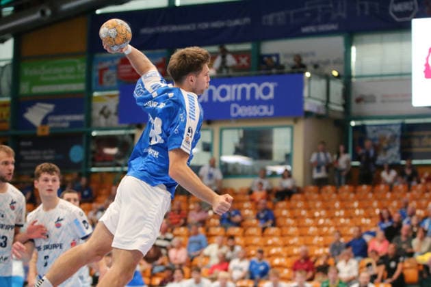 September 26, 2026 Men s Handball 2026–2027, 2nd Division, Matchday 5: Dessau Roßlauer HV 06 1 VfL Potsdam, Anhalt Arena, Dessau, David Misovych, Dessau, 18, wearing blue while taking a shot Dessau Roßlau Saxony-Anhalt Germany