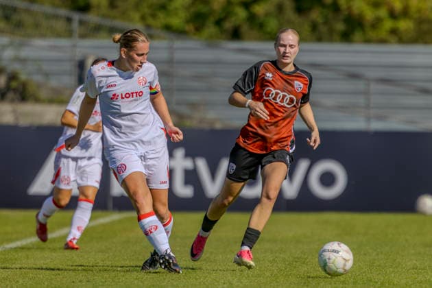 Ingolstadt, Germany, September 26, 2026, 2026–2027 DFB Women’s Cup, First Round: FC Ingolstadt 04 vs. FSV Mainz 05. Pictured from left: Johanna Berg (FSV) and Teresa Fritzberg (FCI) in a tackle. DFL and DFB regulations prohibit any use of photographs as image sequences and or quasi-video ESV Stadion Bayern Copyright: xFotostandx xSchäferx