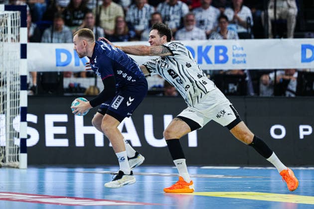 Simon Pytlick, SG Flensburg Handewitt, 02; Veron Nacinovic, THW Kiel, 93 GER; THW Kiel vs. SG Flensburg Handewitt, Handball, 1st Bundesliga, Matchday 6, 2026–2027 Season, September 26, 2026 GER, THW Kiel vs. SG Flensburg Handewitt, Handball, 1st Bundesliga, Matchday 6, 2026–2027 Season, September 26, 2026 Kiel Copyright: xEibner-Pressefoto MarcelxvonxFehrnx EP_MFN