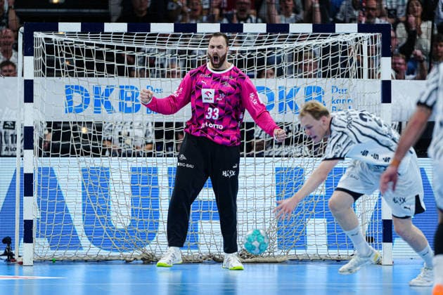 Celebration after a save by Andreas Wolff, THW Kiel, 33 GER, THW Kiel vs. SG Flensburg Handewitt, Handball, 1st Bundesliga, Matchday 6, 2026–2027 season, September 26, 2026 GER, THW Kiel vs. SG Flensburg Handewitt, Handball, 1st Bundesliga, Matchday 6, 2026–2027 Season, September 26, 2026 Kiel Copyright: xEibner-Pressefoto MarcelxvonxFehrnx EP_MFN