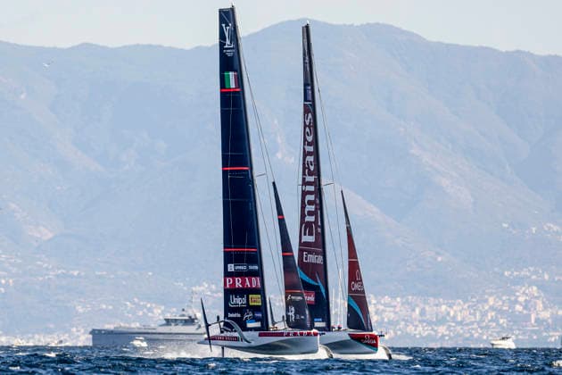 THE LOUIS VUITTON 38TH AMERICA™S CUP PRELIMINARY REGATTA, NAPLES Luna Rossa team and Emirates team competes on the second day of the preliminary regatta for the 38th Louis Vuitton America™s Cup in the Gulf of Naples, Campania, Italy, on September 26, 2026. The Naples preliminary regatta gives the competing teams their first opportunity to test their AC40 one-design yachts ahead of the 38th America™s Cup, which will be held in Naples in 2027. _BPH2680 Copyright: xAntonioxBalascox