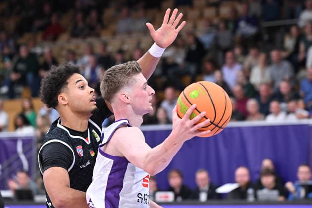 BG Göttingen vs. RheinStars Cologne, September 26, 2026, Göttingen Basketball, Men s 2nd Bundesliga, ProA, BG Göttingen vs. RheinStars Cologne, Sparkassen Arena, Daniel Kirchner, BG Göttingen drives to the basket, Göttingen, Lower Saxony, Germany