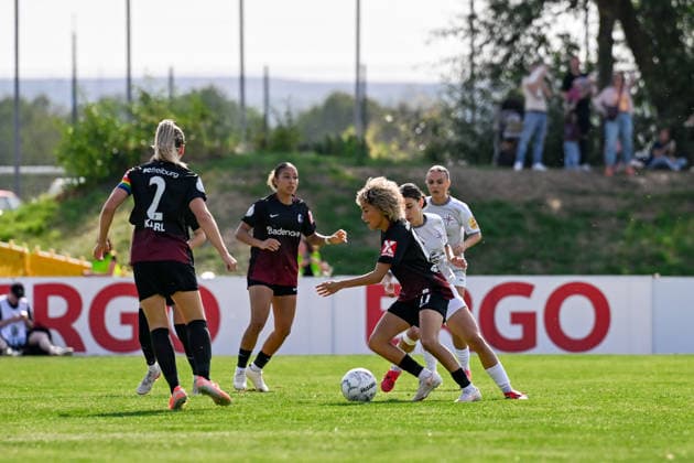 September 25, 2026, Soccer, 1st Round of the 2026–2027 DFB Women s Cup, SG 99 Andernach vs. SC Freiburg: Amira Arfaoui (17, SC Freiburg) attempts to pass the ball past Narjiss Ahamad (SG 99 Andernach)
