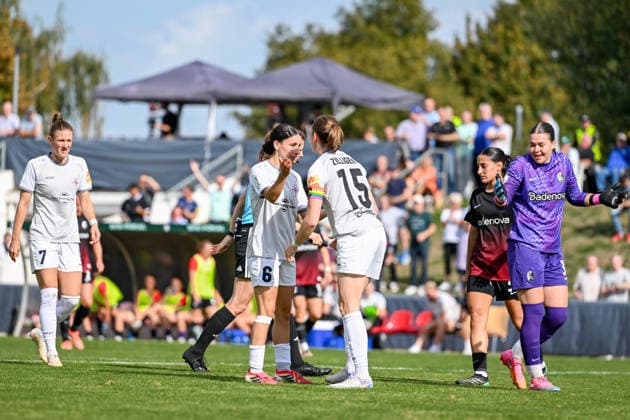 September 25, 2026, Soccer, 1st Round of the 2026–2027 DFB Women’s Cup, SG 99 Andernach vs. SC Freiburg: Penalty kick awarded after a foul by goalkeeper Lorena Barth in the 33rd minute against SC Freiburg s Vanessa Zilligen (No. 15). SG 99 Andernach: Barth cannot understand the call.