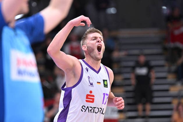 BG Göttingen vs. RheinStars Cologne, September 26, 2026, Göttingen Basketball, Men s 2nd Bundesliga, ProA, BG Göttingen vs. RheinStars Cologne, Sparkassen Arena, Mathis Mönninghoff, BG Göttingen celebrates, Göttingen, Lower Saxony, Germany