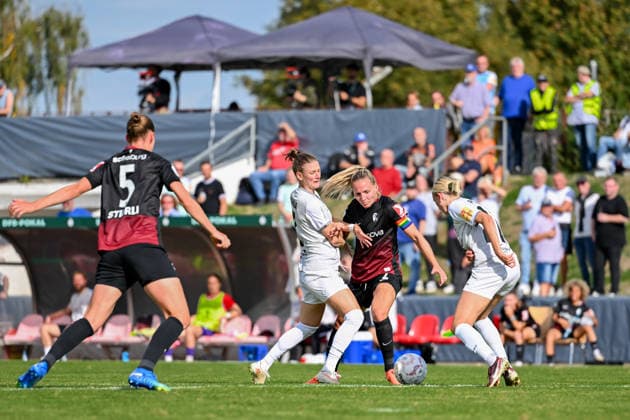 September 25, 2026, Soccer, 1st Round of the 2026–2027 DFB Women s Cup, SG 99 Andernach vs. SC Freiburg: Carolin Schraa (7, SG 99 Andernach) and Lisa Karl (2, SC Freiburg) face off in a head-to-head duel, while Isabel Pfeiffer (21, SG 99 Andernach) manages to snatch the ball