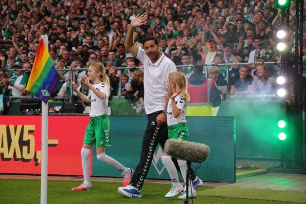 September 26, 2026, Soccer, FBL Men, Friendly Match, 100 Years of Weserstadion, Werder Legends 2026 Showdown, Werder Legends vs. Real Madrid Leyendas, Feature, Highlights, Assistant Coach Claudio Pizarro, Werder Legends, Photo by nordphoto GmbH, Tauchnitz, Bremen, Weserstadion, Bremen, Germany Copyright: xnordphotoxGmbHx xTauchnitzx