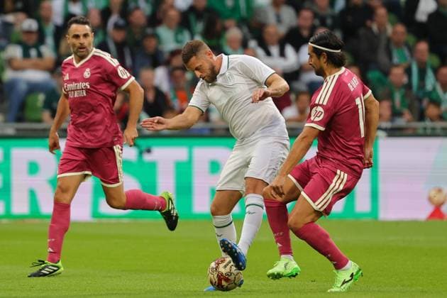 September 26, 2026, Soccer, FBL Men, Friendly Match, 100 Years of the Weserstadion, Werder Legends vs. Real Madrid Legends 2026, Werder Legends vs. Real Madrid Leyendas: Per Mertesacker of the Werder Legends in a one-on-one battle against Rubén de la Red Gutiérrez of Real Madrid Leyendas. Photo: nordphoto GmbH, Tauchnitz, Bremen, Weserstadion, Bremen, Germany Copyright: xnordphotoxGmbHx xTauchnitzx