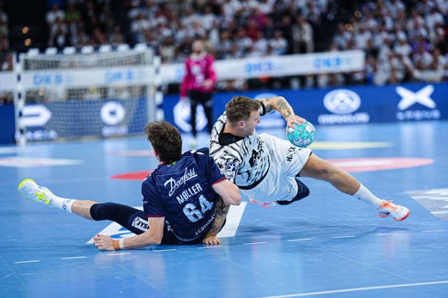 Lasse Moller, SG Flensburg Handewitt, 64, Emil Wernsdorf Madsen, THW Kiel, 11 GER, THW Kiel vs. SG Flensburg Handewitt, Handball, 1st Bundesliga, Matchday 6, 2026–2027 Season, September 26, 2026 GER, THW Kiel vs. SG Flensburg Handewitt, Handball, 1st Bundesliga, Matchday 6, 2026–2027 Season, September 26, 2026 Kiel Copyright: xEibner-Pressefoto MarcelxvonxFehrnx EP_MFN