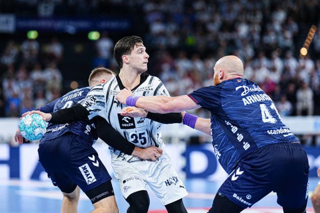 Simon Pytlick, SG Flensburg Handewitt, 02; Domen Makuc, THW Kiel, 35; Arnar Freyr Arnarsson, SG Flensburg Handewitt, 41 GER, THW Kiel vs. SG Flensburg Handewitt, Handball, 1st Bundesliga, Matchday 6, 2026–2027 Season, September 26, 2026 GER, THW Kiel vs. SG Flensburg Handewitt, Handball, 1st Bundesliga, Matchday 6, 2026–2027 Season, September 26, 2026 Kiel Copyright: xEibner-Pressefoto MarcelxvonxFehrnx EP_MFN
