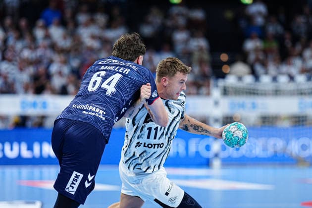 Lasse Moller, SG Flensburg Handewitt, 64, Emil Wernsdorf Madsen, THW Kiel, 11 GER, THW Kiel vs. SG Flensburg Handewitt, Handball, 1st Bundesliga, Matchday 6, 2026–2027 Season, September 26, 2026 GER, THW Kiel vs. SG Flensburg Handewitt, Handball, 1st Bundesliga, Matchday 6, 2026–2027 Season, September 26, 2026 Kiel Copyright: xEibner-Pressefoto MarcelxvonxFehrnx EP_MFN