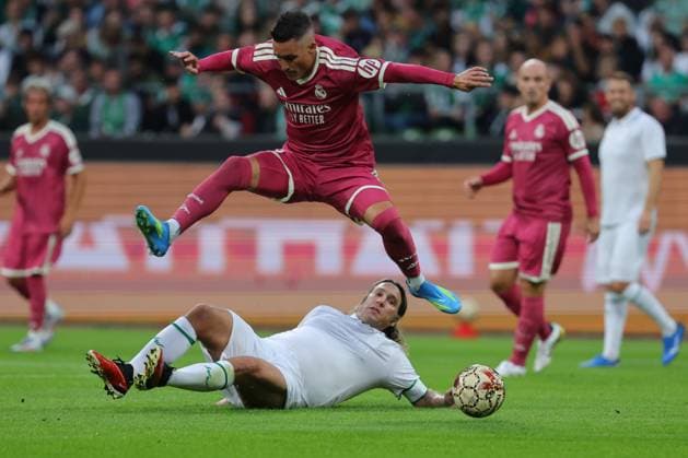 September 26, 2026, Soccer, FBL Men, Friendly Match, 100 Years of the Weserstadion, Werder Legends vs. Real Madrid Legends 2026, Werder Legends vs. Real Madrid Leyendas, José Callejón of Real Madrid Leyendas in a duel against Torsten Frings of the Werder Legends. Photo: nordphoto GmbH, Tauchnitz, Bremen, Weserstadion, Bremen, Germany Copyright: xnordphotoxGmbHx xTauchnitzx
