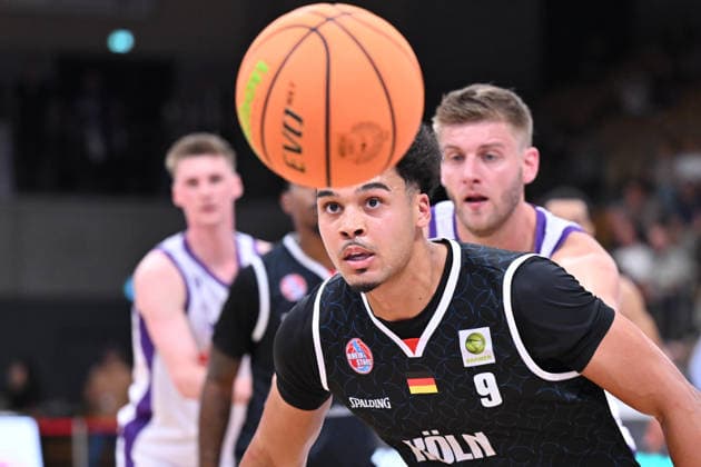 BG Göttingen vs. RheinStars Köln, September 26, 2026, Göttingen Basketball, Men s 2nd Bundesliga, ProA, BG Göttingen vs. RheinStars Köln, Sparkassen Arena, Maximilian Begue, RheinStars Köln dribbling, Göttingen, Lower Saxony, Germany