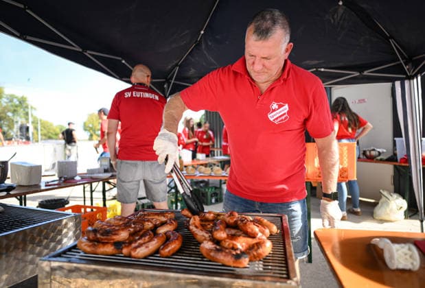 Soccer: DFB Women s Cup, First Round, 2026–2027 Season, September 26, 2026: SV Eutingen vs. FC Carl Zeiss Jena; Featured Image: Oliver Kramer Grilling Red Sausages