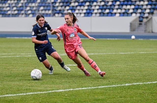 Women s Soccer DFB Cup 1st Round: VfL Bochum vs. SV Werder Bremen ** FOR EDITORIAL USE ONLY ** EDITORIAL USE ONLY ** p Ida Katharina Daedelow, VfL Bochum (in blue) will play against SV Werder Bremen (in pink) on Saturday, September 26, 2026, in the Women s Soccer DFB Cup main round at Lohrheide Stadium in Bochum, Germany (North Rhine-Westphalia, Bochum). Copyright VladimirxWegener Copyright: VladimirxWegener doc87rt60dyva1tibe1re9 ,EDITORIAL USE ONLY Copyright: VladimirxWegener