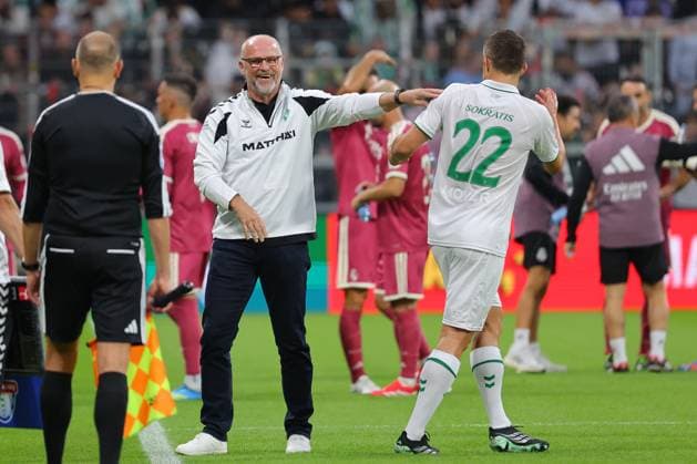 September 26, 2026, Soccer, FBL Men, Friendly Match, 100 Years of the Weserstadion, Werder Legends vs. Real Madrid Legends 2026, Werder Legends vs. Real Madrid Leyendas, Water Break, Coach Thomas Schaaf (Werder Legends) and Sokratis (Werder Legends), Photo: nordphoto GmbH, Tauchnitz, Bremen, Weserstadion, Bremen, Germany Copyright: xnordphotoxGmbHx xTauchnitzx