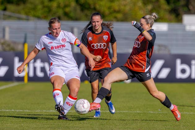 Ingolstadt, Germany, September 26, 2026, 2026–2027 DFB Women’s Cup, First Round: FC Ingolstadt 04 vs. 1 FSV Mainz 05. Pictured from left, in a tackle: Johanna Berg (FSV), Mara Winter (FCI), and Carina Wüst (FCI). DFL and DFB regulations prohibit any use of photographs as image sequences and or quasi-video. ESV Stadion Bayern Copyright: xFotostandx xSchäferx