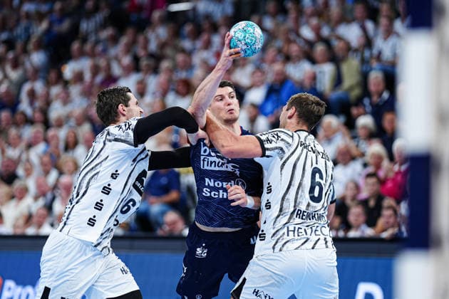 Hendrik Pekeler, THW Kiel, 61; Aymeric Minne, SG Flensburg Handewitt, 44; Harald Reinkind, THW Kiel, 06 GER; THW Kiel vs. SG Flensburg Handewitt, Handball, 1st Bundesliga, Matchday 6, 2026–2027 Season, September 26, 2026 GER, THW Kiel vs. SG Flensburg Handewitt, Handball, 1st Bundesliga, Matchday 6, 2026–2027 Season, September 26, 2026, Kiel Copyright: xEibner-Pressefoto MarcelxvonxFehrnx EP_MFN