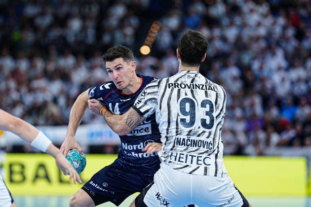 Aymeric Minne, SG Flensburg Handewitt, 44; Veron Nacinovic, THW Kiel, 93 GER; THW Kiel vs. SG Flensburg Handewitt, Handball, 1st Bundesliga, Matchday 6, 2026–2027 Season, September 26, 2026 GER, THW Kiel vs. SG Flensburg Handewitt, Handball, 1st Bundesliga, Matchday 6, 2026–2027 Season, September 26, 2026 Kiel Copyright: xEibner-Pressefoto MarcelxvonxFehrnx EP_MFN